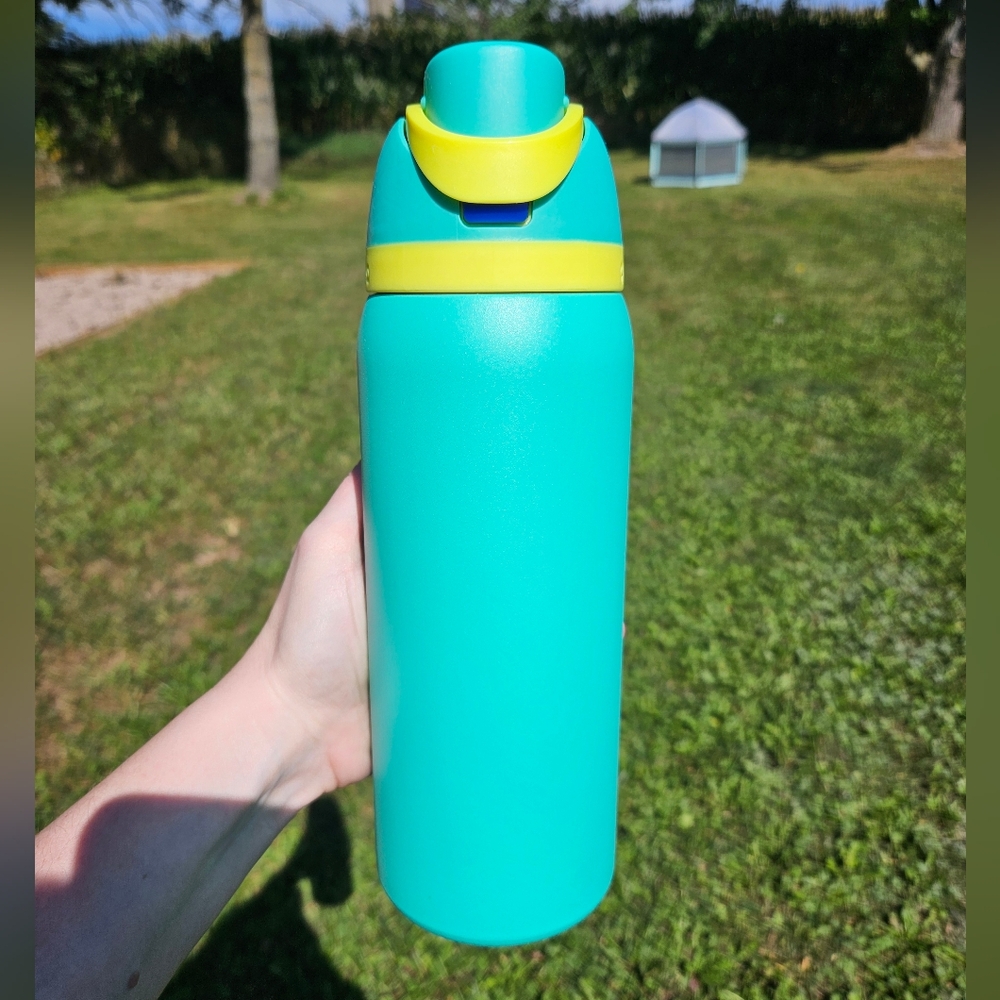 Owala 32 Oz Freesip Neon Basil